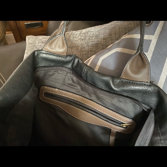 Crossbody Handbag - Picture 2 of 3